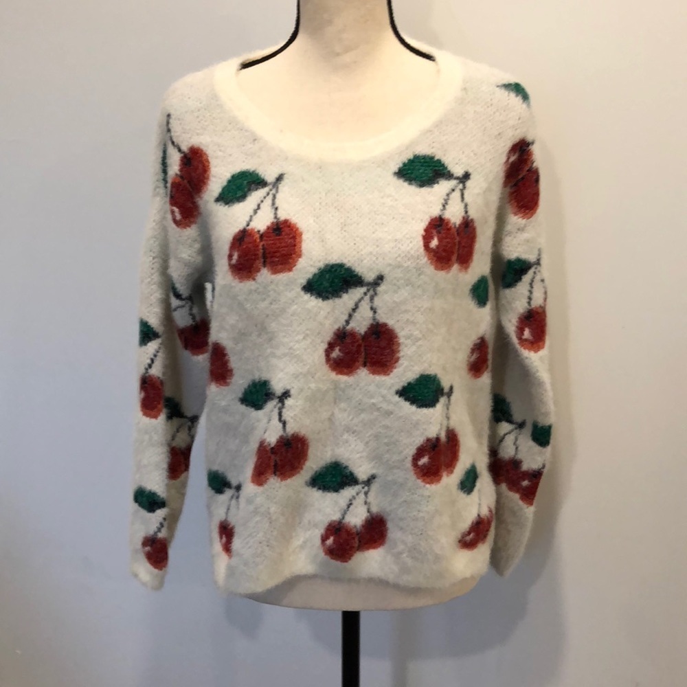 Shrinking violet sweater cherry white fluffy soft SZ XS